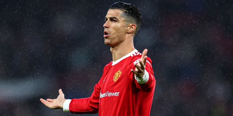 Trong sự nghiệp, Ronaldo đã có 2 lần thi đấu dưới màu áo CLB Man United